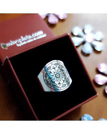MINOPLATA ANILLO GRABADO LASER FLOR DE PLATA DE LEY
