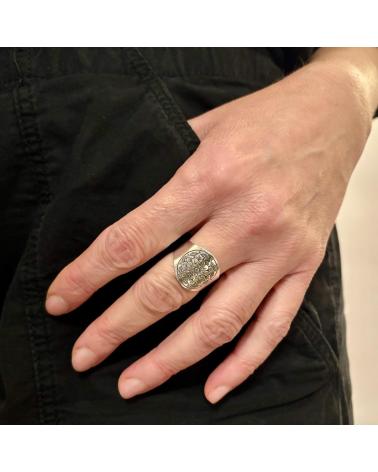 MINOPLATA ANILLO GRABADO LASER FLOR DE PLATA DE LEY