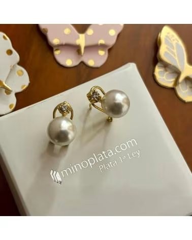 MINOPLATA PENDIENTES JAPONESA DE PLATA DORADA PERLA Y CIRCONITA 10 MM