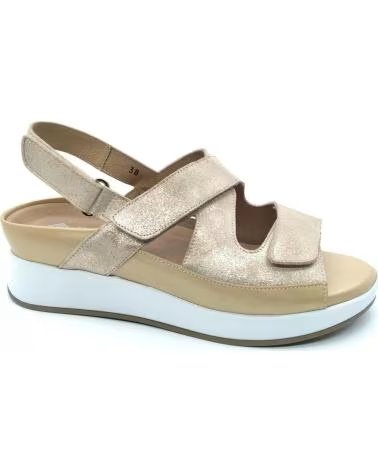 PIESANTO SANDALIA 260421 EN BEIGE TAUPE CON ACABADO METALIZADO GRIS