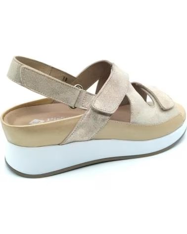 PIESANTO SANDALIA 260421 EN BEIGE TAUPE CON ACABADO METALIZADO GRIS