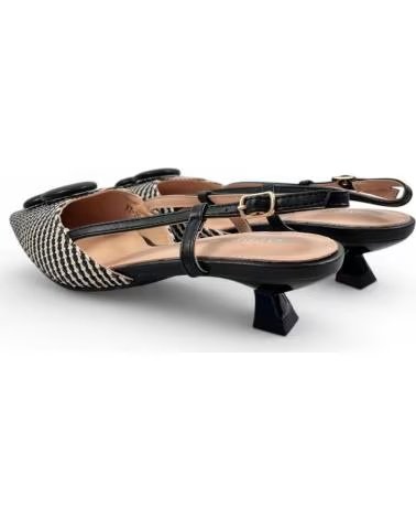 TIMBOS SANDÁLIA DE VESTIR COM SALTO E DETALHES NEGRO