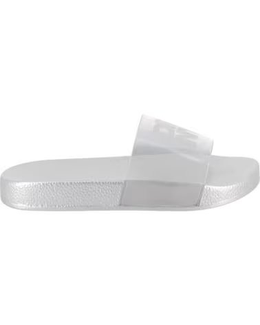 DKNY CHANCLAS D62634-16 EN PLATEADO PARA NINAS GRIS CLARO