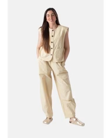 YERSE CHALECOS EN COLOR BEIGE