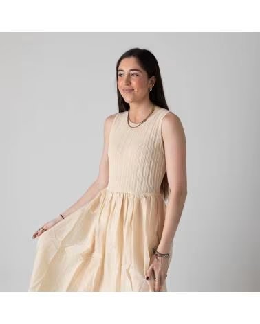 YERSE VESTIDOS EN COLOR CRUDO