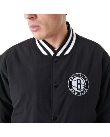 NEW ERA CHAQUETA BROOKLYN NETS ESTILO VARSITY NEGRO