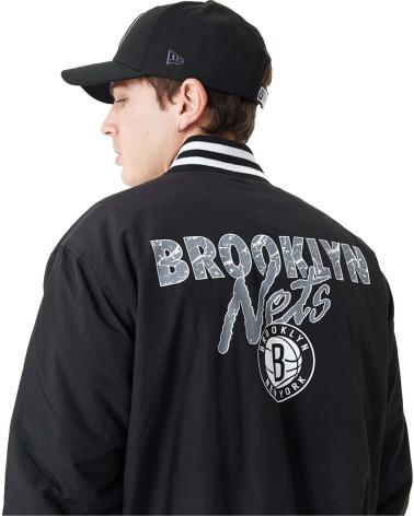 NEW ERA CHAQUETA BROOKLYN NETS ESTILO VARSITY NEGRO