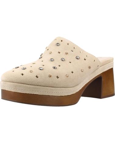CARMELA ZUECOS CON TACHUELAS Y PLATAFORMA EFECTO MADERA BEIGE