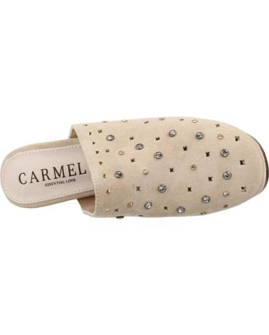 CARMELA ZUECOS CON TACHUELAS Y PLATAFORMA EFECTO MADERA BEIGE