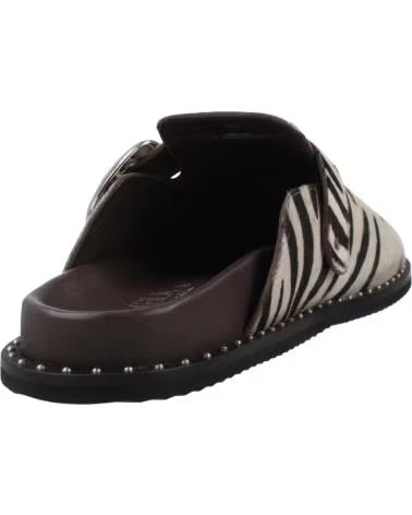 CARMELA ZUECOS MUJER MODELO 163278C COLOR ANIMAL PRINT CEBRA