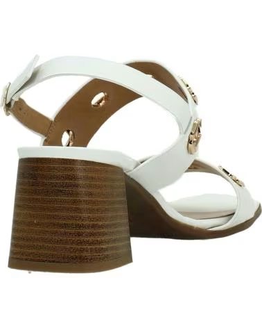 REPO SANDALIAS MODELO 32232R CON DETALLES METÁLICOS BIANCO