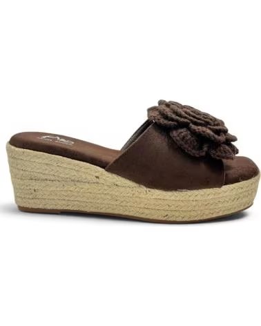 TIMBOS ZOCCOLI CON ZEPPA E PLATEAU IN SPARTO CON FIORE MARRóN