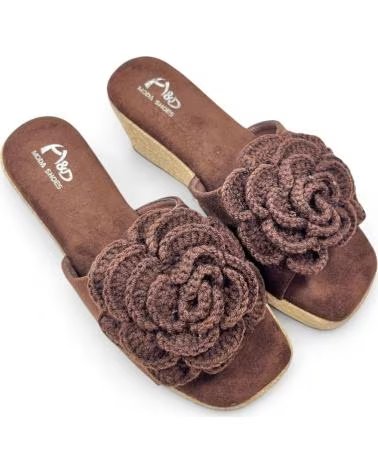 TIMBOS ZOCCOLI CON ZEPPA E PLATEAU IN SPARTO CON FIORE MARRóN