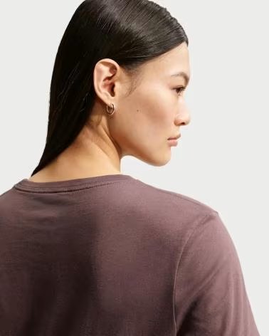 NIKE CAMISETA DX7902-502 MARRÓN CLARO MARRON
