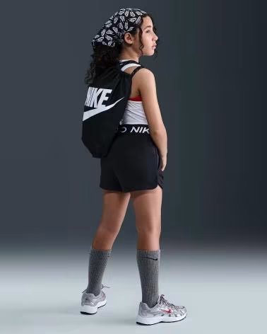 NIKE PANTALON CORTO NINA HQ9313 PANTALON CORTO NINA HQ9313 NEGRO