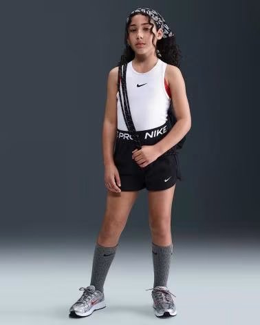 NIKE PANTALON CORTO NINA HQ9313 PANTALON CORTO NINA HQ9313 NEGRO
