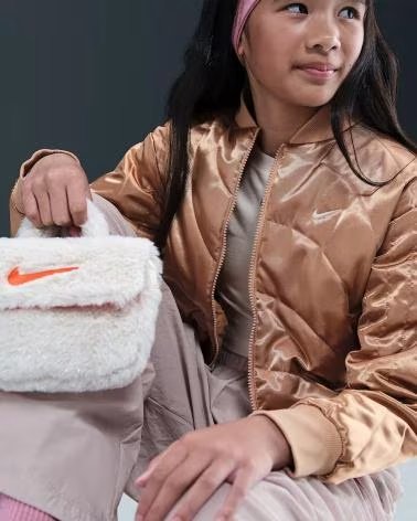 NIKE GIACCA BAMBINA HQ9375 ORO DORADO