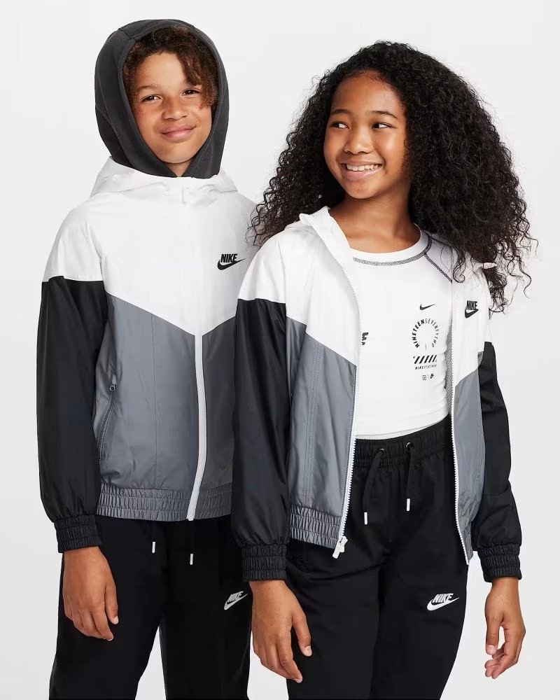 NIKE GIACCA CON CAPPUCCIO FZ5516 GRIS