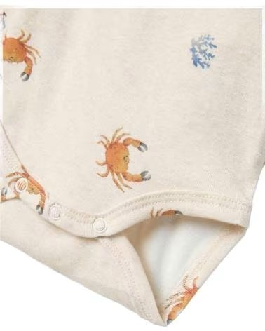 NAME IT LANGARM-BODY FÜR BABYS MIT KRABBEN-PRINT IN BEIGE