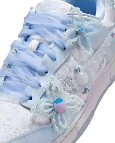 NIKE DUNK LOW ARTIST COLLECTION SNEAKER