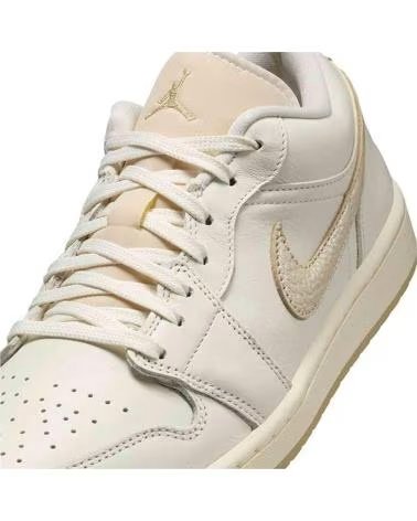 JORDAN AIR 1 LOW SE TEAM GOLD SNEAKER