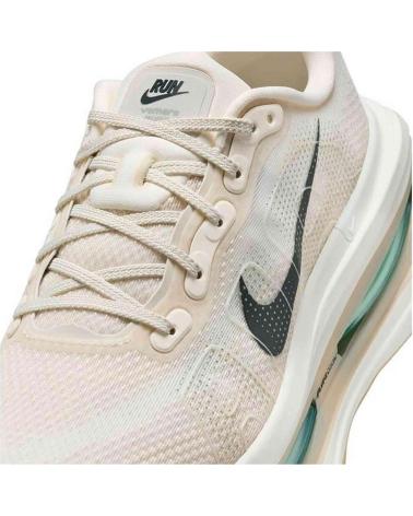 NIKE ZAPATILLAS DE RUNNING VOMERO PREMIUM SANDDRIFT EN BEIGE PARA HOMBRE