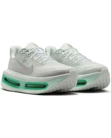 NIKE ZAPATILLAS DE RUNNING VOMERO PREMIUM W BARELY GREEN EN VERDE PARA MUJER