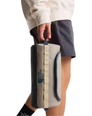 THE NORTH FACE NECESER THE BC TRAVEL CANISTER GRIS Y AZUL PALIDO