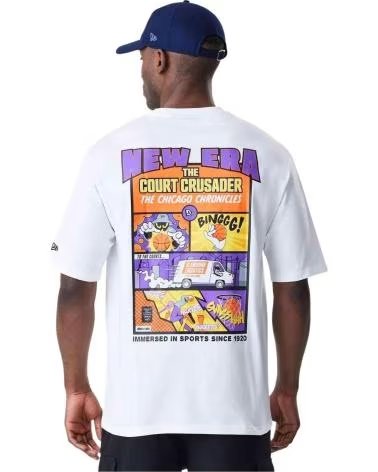 NEW ERA COURT CRUSADER LOCATION SHORT SLEEVE T-SHIRT IN WHITE