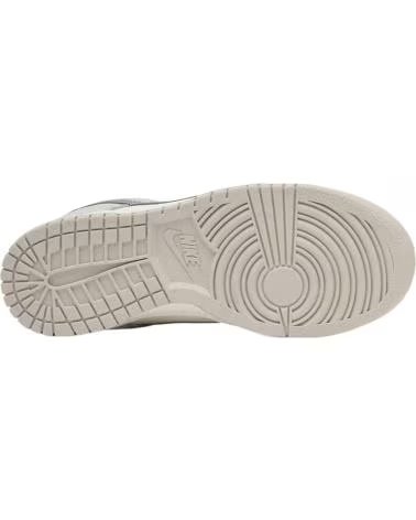 NIKE BASKETS II7651-133 BEIGE POUR FEMME