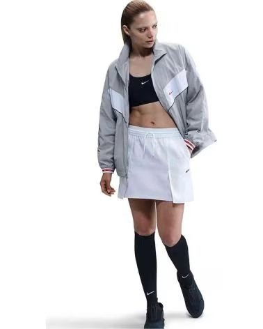 NIKE CHAQUETA IH4057-012 EN GRIS PARA MUJER