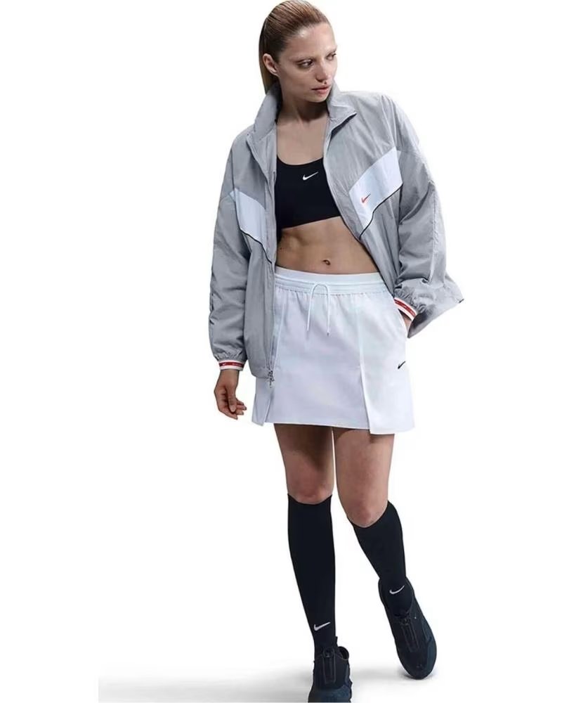 NIKE CHAQUETA IH4057-012 EN GRIS PARA MUJER