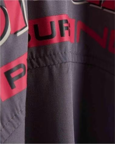 PLEASURES POLO DE MANGA CORTA P25SU005-GREY EN GRIS PARA UNISEX