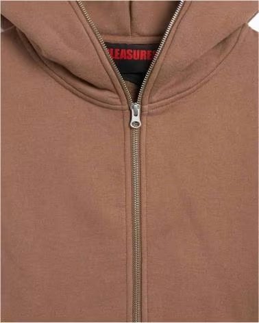 PLEASURES SUDADERA P24W032-BROWN CON CREMALLERA Y DISEÑO GRÁFICO