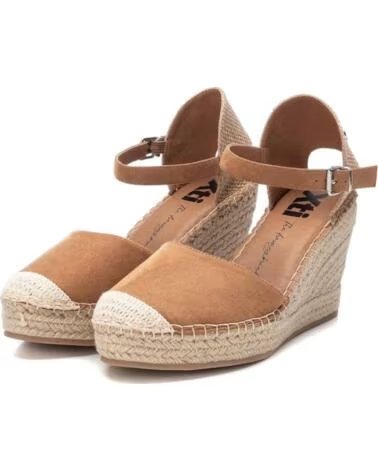 SANDALIAS XTI 142382 CON CUÑA CAMEL BEIGE