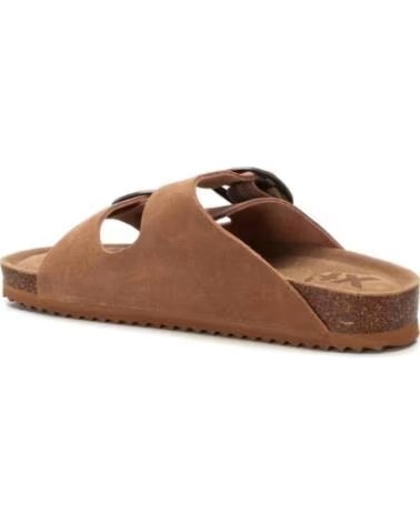SANDALIAS XTI 144039 PLANAS CON DOBLE HEBILLA EN ANTE COLOR CAMEL