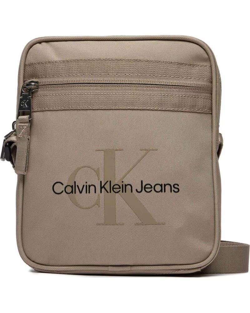 CALVIN KLEIN BOLSO SPORT ESSENTIALS EN COLOR PARA HOMBRE BEIGE