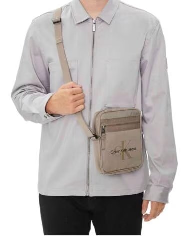 CALVIN KLEIN BOLSO SPORT ESSENTIALS EN COLOR PARA HOMBRE BEIGE