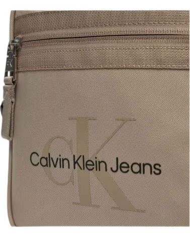 CALVIN KLEIN BOLSO SPORT ESSENTIALS EN COLOR PARA HOMBRE BEIGE