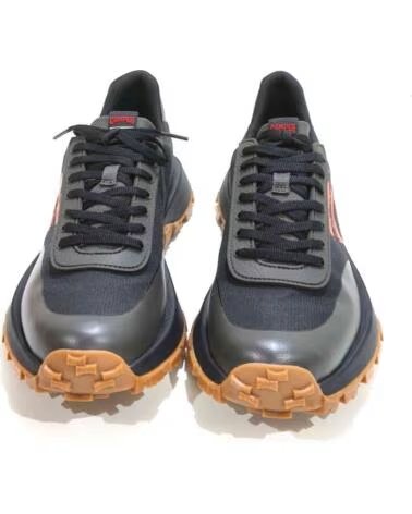 ZAPATILLAS CAMPER DRIFT TRAIL K101077-001 CON EMBLEMA Y SUELA CARAMELO NEGRO