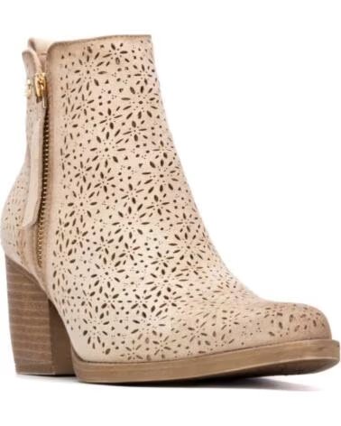 XTI 145037 STIEFELETTEN MIT PERFORATIONEN UND GEOMETRISCHEM ABSATZ BEIGE