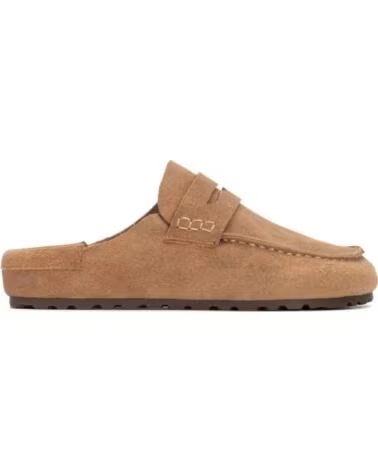XTI 145498 SUEDE CLOGS IN CAMEL