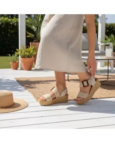 TIMBOS SANDÁLIAS DE CUNHA COM PLATAFORMA E FIVELA DECORATIVA 133282 BEIGE