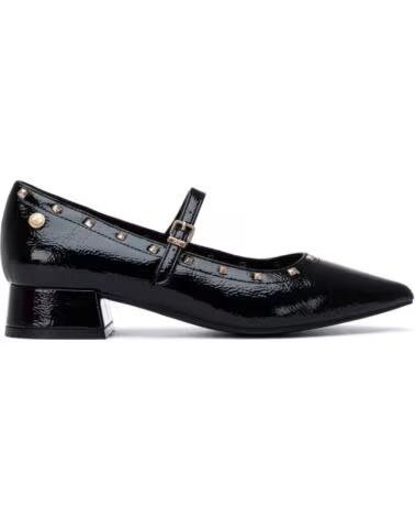 XTI SAPATOS DE SALTO 146220 COM TACHAS E TIRA NO PEITO DO PÉ NEGRO