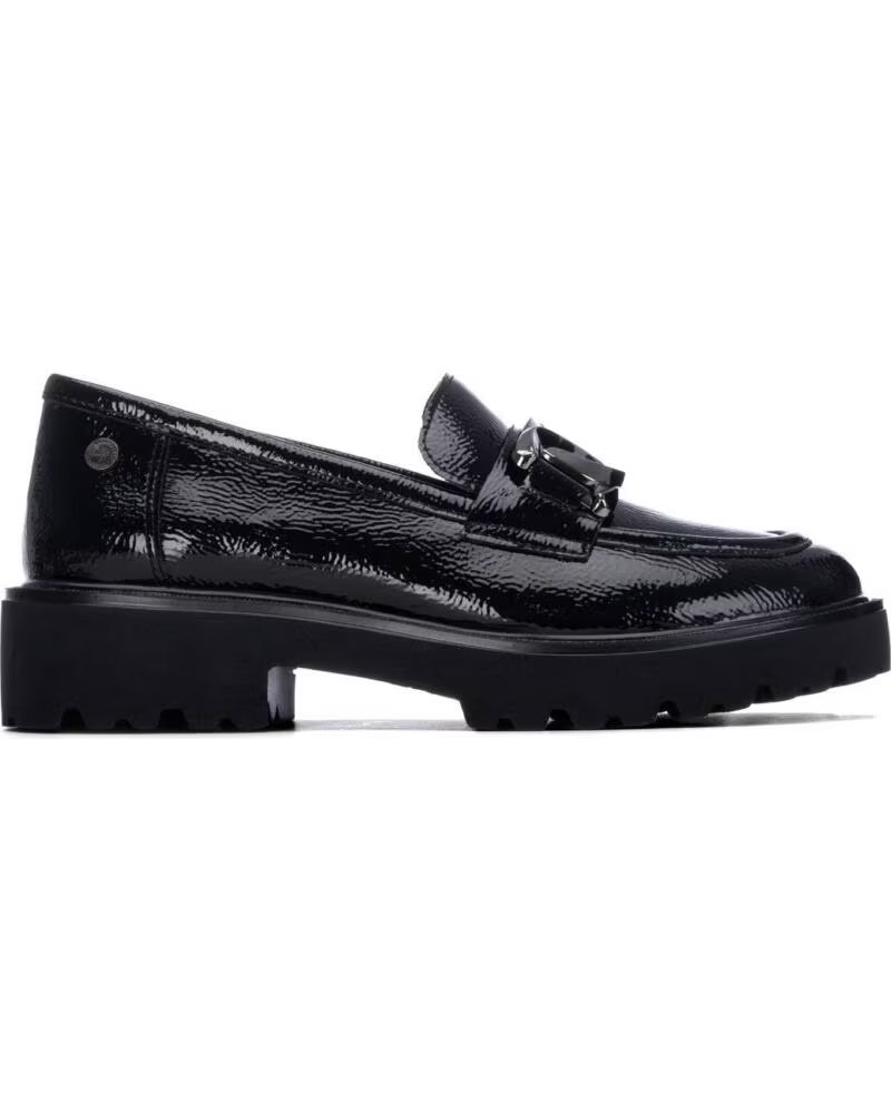 XTI 146258 BLACK PATENT LOAFER WITH CHAIN DETAIL AND LUG SOLE NEGRO
