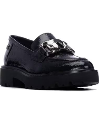 XTI 146258 BLACK PATENT LOAFER WITH CHAIN DETAIL AND LUG SOLE NEGRO