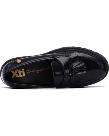 XTI LOW-HEELED LOAFER WITH TASSELS NEGRO