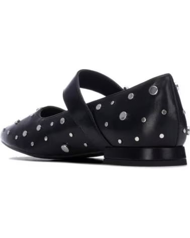 XTI 146073 SAPATOS PLANOS COM TACHAS E FIVELA NEGRO