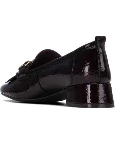 CARMELA MOCASINES DE CHAROL CON TACÓN Y HEBILLA 164362 BURDEOS