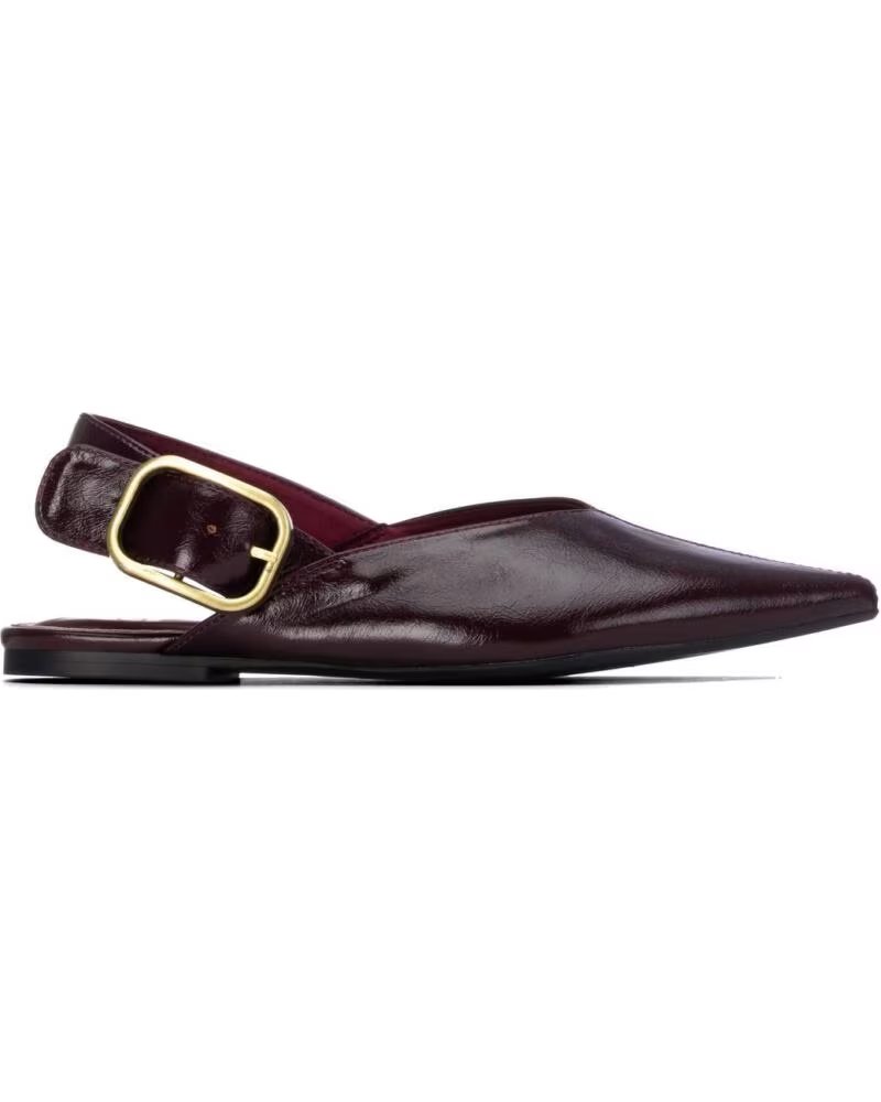 XTI ZAPATOS PLANOS DESTALONADOS 146399 EN COLOR BURDEOS CON HEBILLA